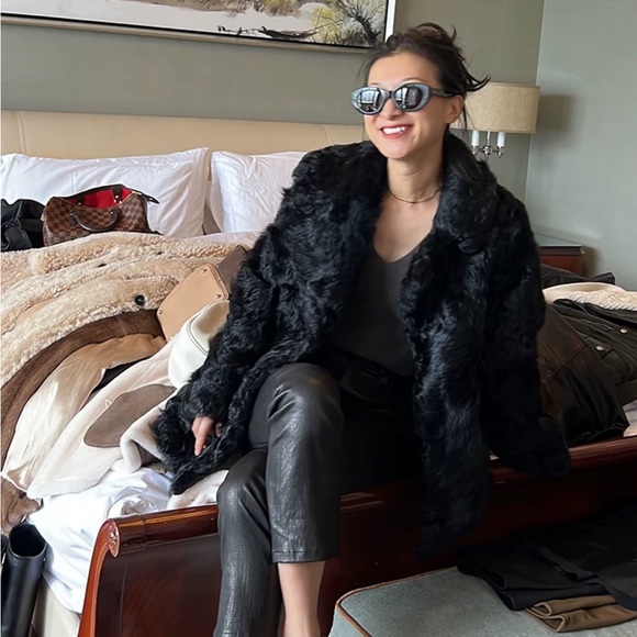 Black coat - Picture 2 of 4